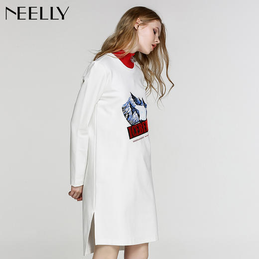 NEELLY纳俪冬季新款女中长款宽松印花T恤裙 商品图2