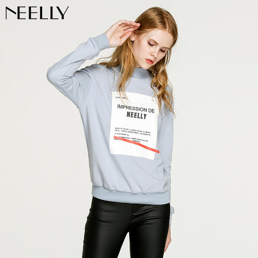 NEELLY纳俪冬季新款短款休闲显瘦百搭小高领纯*案卫衣T恤 商品图0