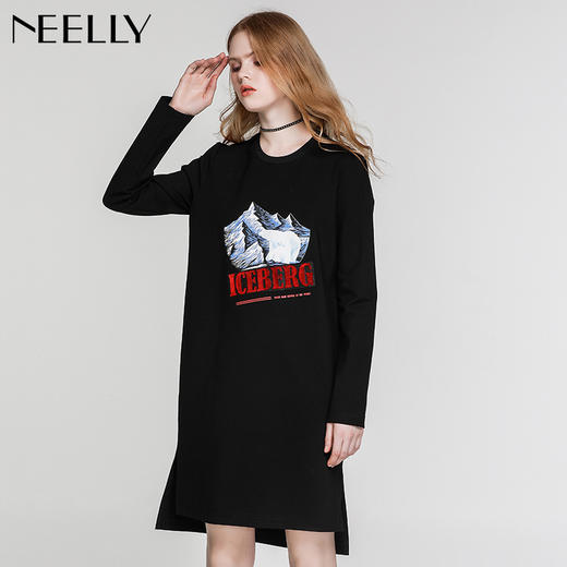 NEELLY纳俪冬季新款女中长款宽松印花T恤裙 商品图1
