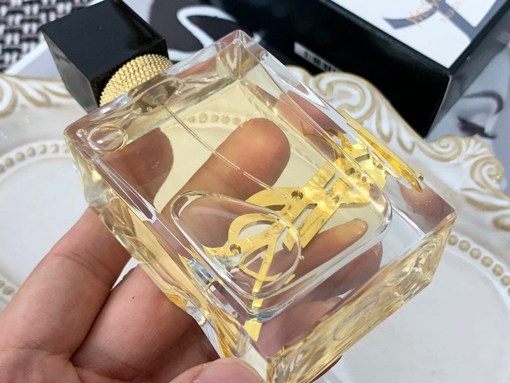 ysl圣罗兰女士香水libre高定香水肆意之水50ml给人一种自由洒脱的感觉