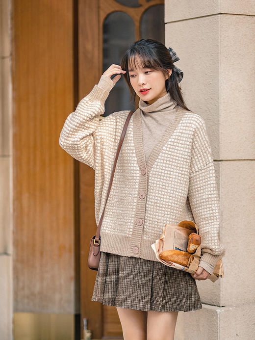 茵曼格子毛衣外套女开衫宽松外穿2020年冬季新款杏色提花v领针织