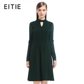 EITIE爱特爱女装冬季新款套头镂空V领褶皱连衣裙羊毛保暖中裙5607354