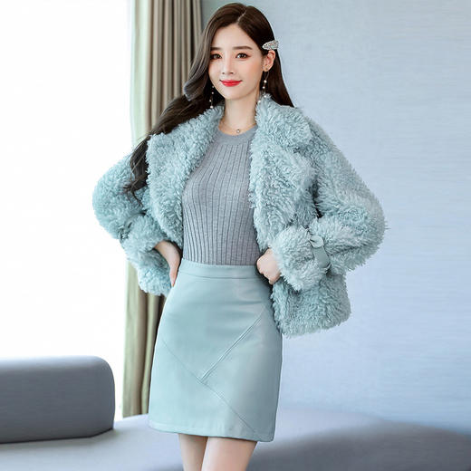 LJY-LT9731-1022长袖气质时尚毛绒外套皮裙两件套裙套装 商品图0