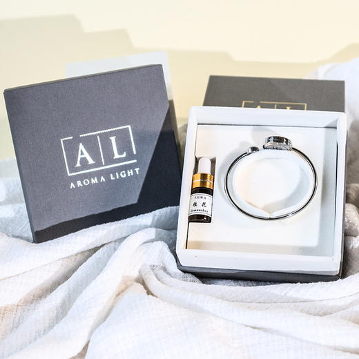 香薰镶钻手镯 商品图0