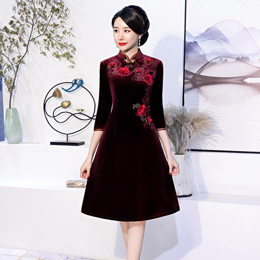 QQX-18012丝绒旗袍中国风刺绣旗袍裙日常改良大摆妈妈礼服 商品图0