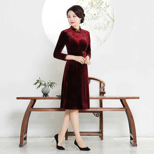 QQX-18012丝绒旗袍中国风刺绣旗袍裙日常改良大摆妈妈礼服 商品图1