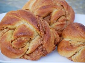 核桃肉桂卷 香酥美味 | 有机厨房 | 农场自制面包 * Walnut Cinnamon Roll | Self-Produced