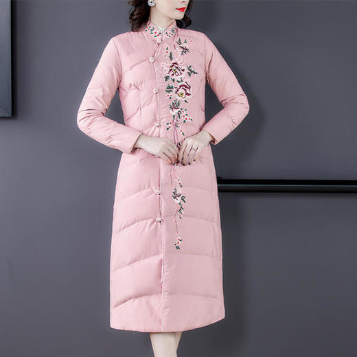 QNY-8920冬季新款重工刺绣长袖盘扣中长款棉服 商品图1