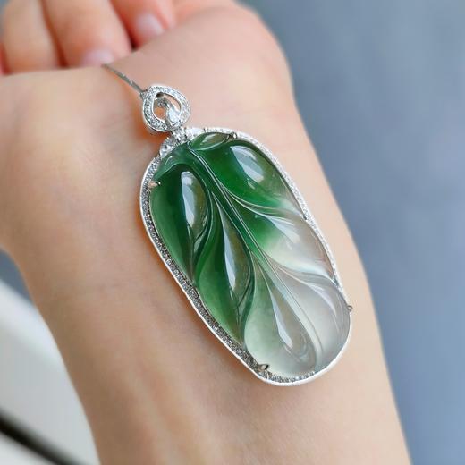 18k镶嵌翡翠叶子吊坠 商品图1