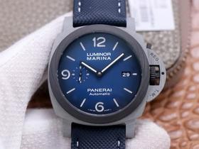 VS沛na海pam1663，44mm碳纤维横纹质地表壳，渐变“烟熏蓝”面盘，男士腕表，尼龙表带，自动机械机芯密底，整个手表基于正品original原版开模的super copy版本，做工精细打磨精良❕