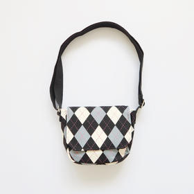 HUJI祤集Flap斜挎包插画英伦菱形格纹