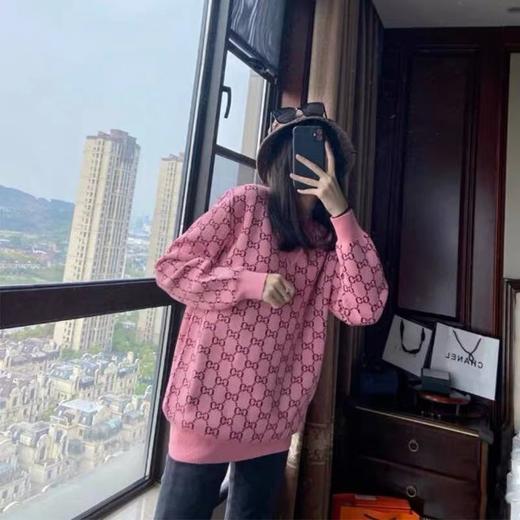 点此购买 gucci女款粉色v领满印毛衣针织衫 青166279