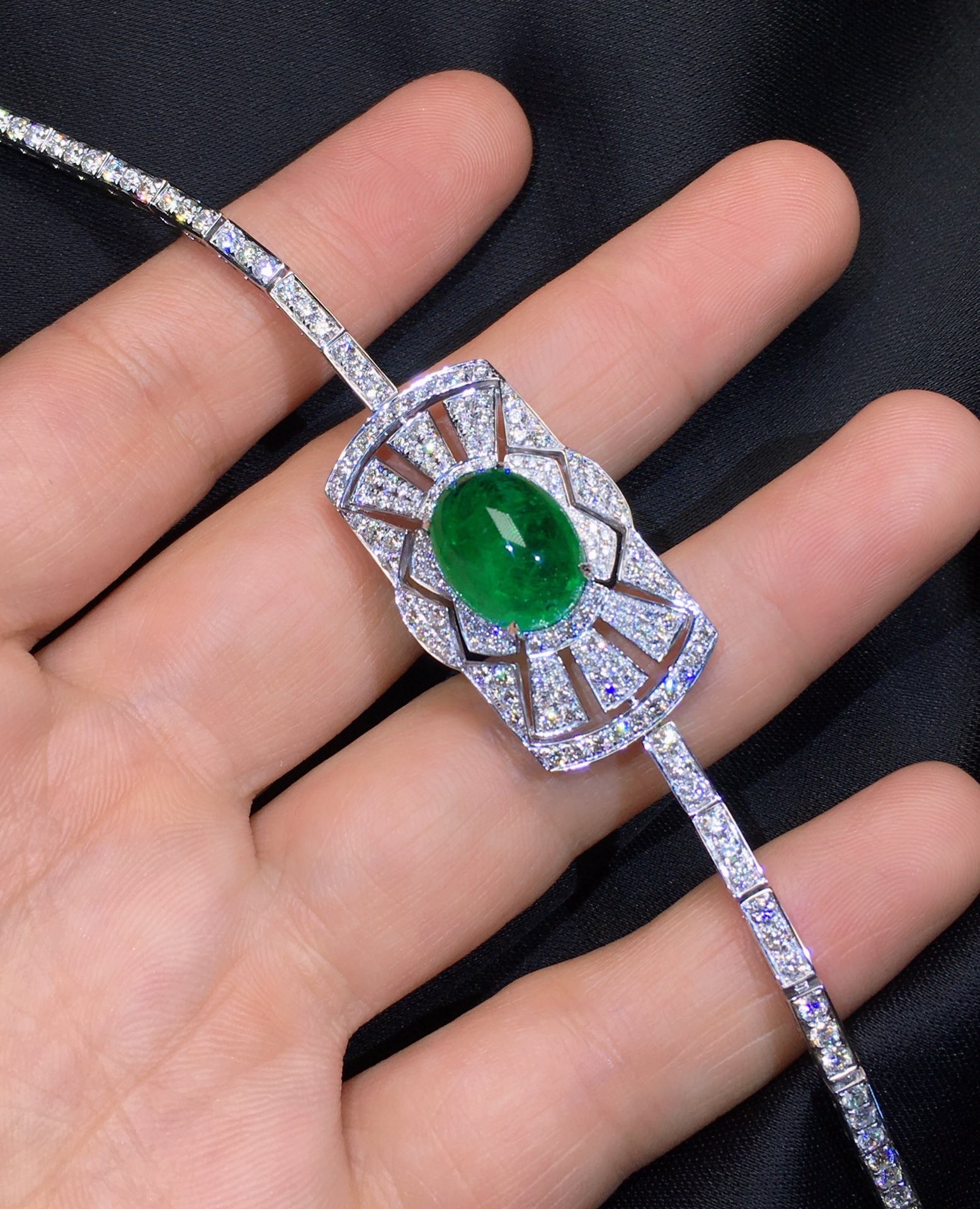 95克拉总重17.57g天然素面祖母绿手链