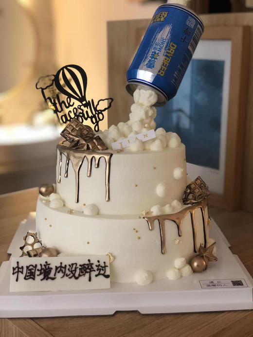 干杯吧朋友，久逢知己主题双层蛋糕，酒瓶随机搭配，如有特别喜好请提前24小时联系在线客服 商品图0
