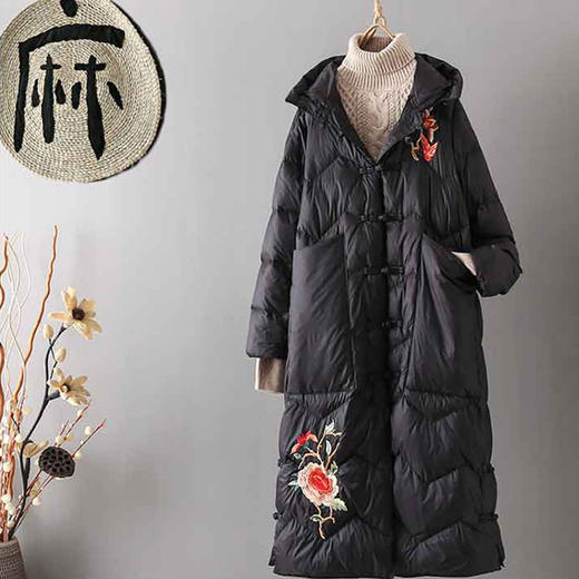 NM-20880中国风冬季新款女文艺复古绣花民族风盘扣连帽白鸭绒羽绒服外套 商品图2