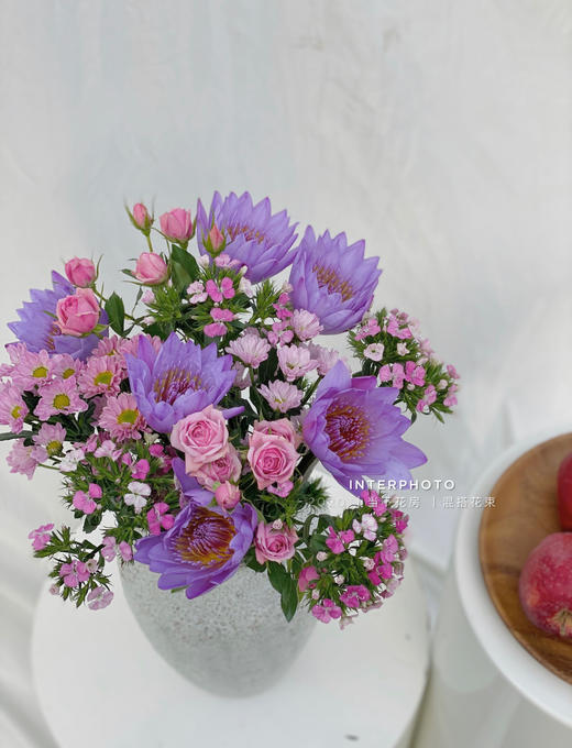 【稳稳的幸福】紫色睡莲6 粉色多头玫瑰2 粉色小雏菊2 粉色相思梅4（夏木设计） 商品图2