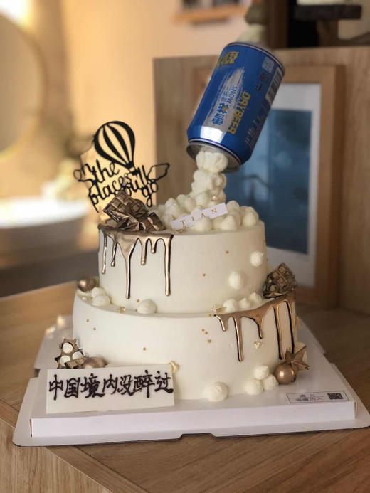 干杯吧朋友，久逢知己主题双层蛋糕，酒瓶随机搭配，如有特别喜好请提前24小时联系在线客服 商品图1