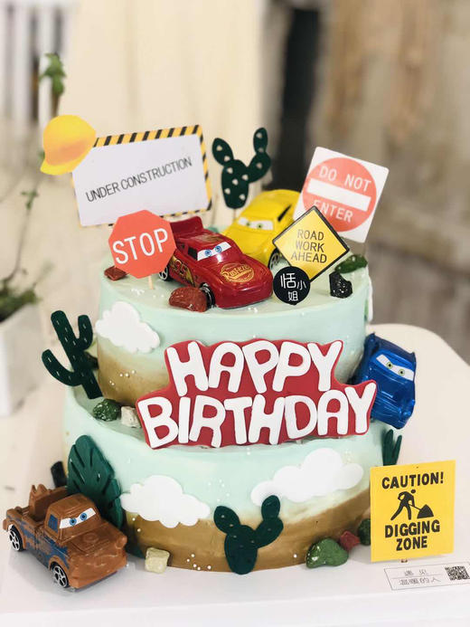 麦昆小汽车，卡通蛋糕，全部动物奶油。装饰部分根据蛋糕大小，随机调整搭配，或与原图不100%一致 商品图1