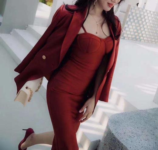 4616  “邂逅”抹胸吊带连衣裙
性感高级 乘风破浪的姐姐颈袖添香 商品图0