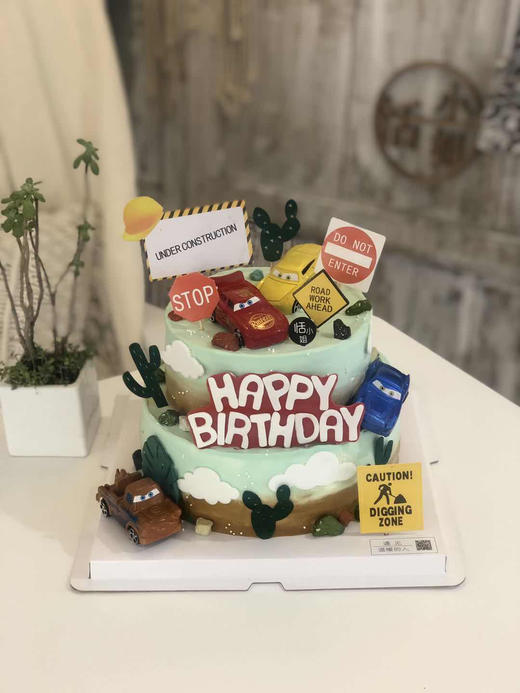 麦昆小汽车，卡通蛋糕，全部动物奶油。装饰部分根据蛋糕大小，随机调整搭配，或与原图不100%一致 商品图3