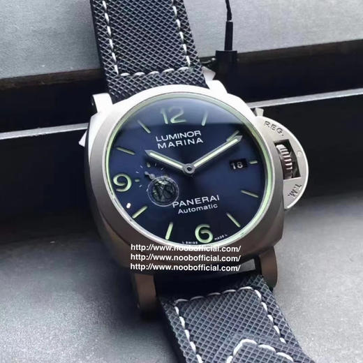 VS新品：沛呐海44MM “超级夜光”PAM1117 镂空三文治超级夜光表盘，金属镭射钛金属表壳，蓝色夜光缝线表带 商品图3