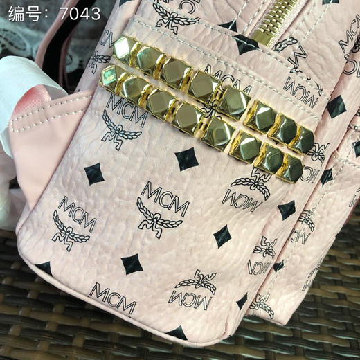 【MCMding级原单】秋冬特价💰520 实拍小号7043 Stark经典双肩背包 商品图5