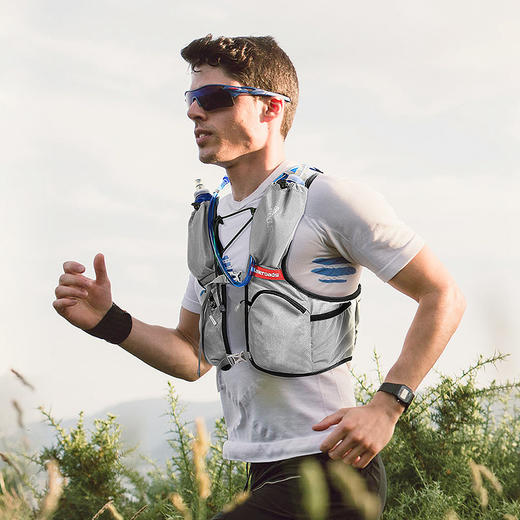 迈路士越野跑步双肩背包男透气户外徒步多功能运动水袋包女防水骑行包8L 商品图2