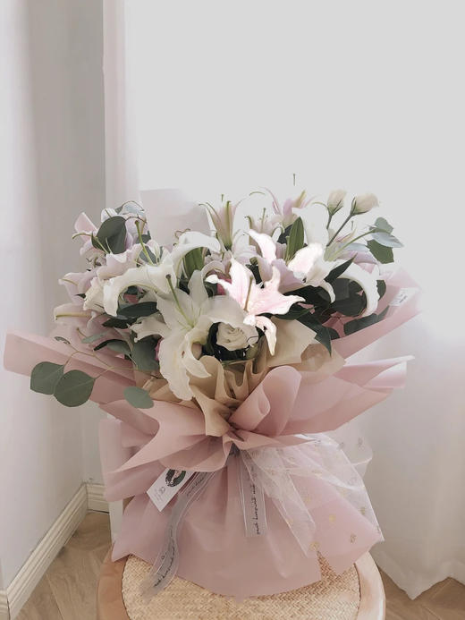 高山积雪----精品多头百合花束 商品图1