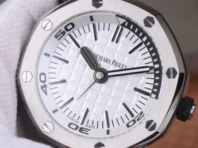 TZ爱bi皇家橡树离岸型-15710经典致敬桌钟。316L精钢外壳，65mm*26mm尺寸，瑞士夜光粉填充。