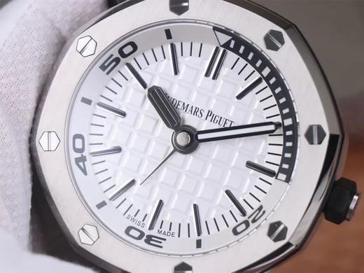 TZ爱bi皇家橡树离岸型-15710经典致敬桌钟。316L精钢外壳，65mm*26mm尺寸，瑞士夜光粉填充。 商品图0