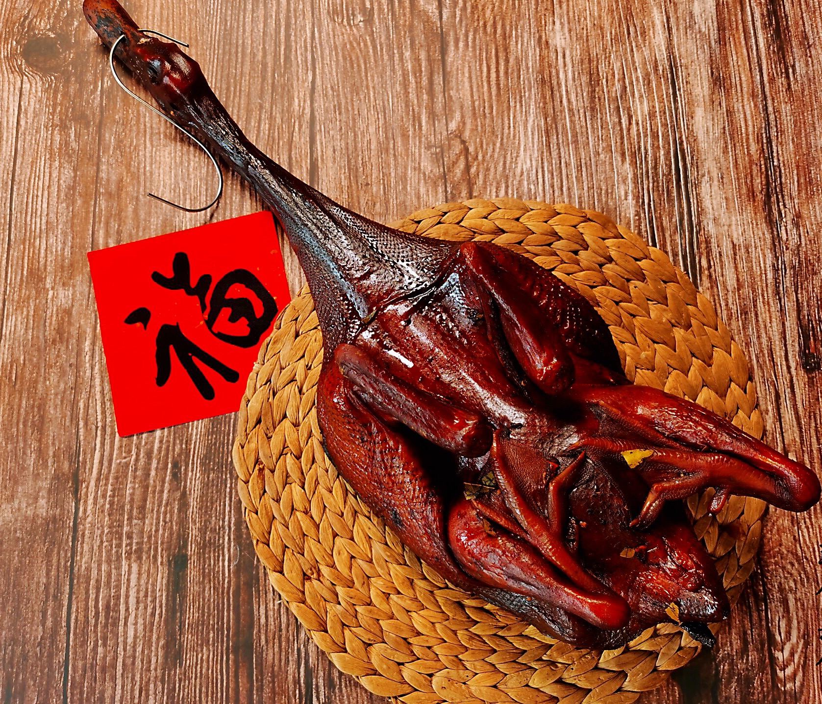 木头鸭子，二十多年老字号，养足三年，成年鸭养到7斤后宰杀，酱晒成3斤多净重