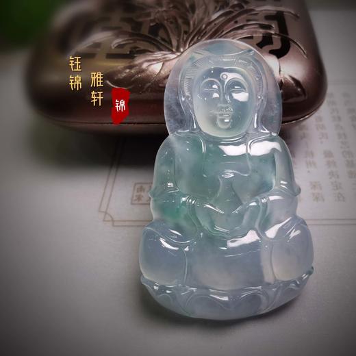 翡翠春带彩冰种观音挂件 商品图0