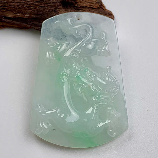 派瑞翡翠 翡翠龙牌挂件 糯种 飘绿花 商品图0