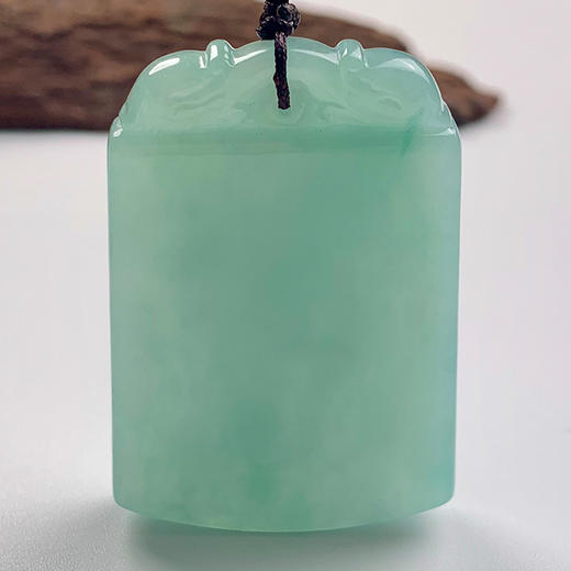 派瑞翡翠 翡翠无事牌 糯种 淡绿色 商品图3