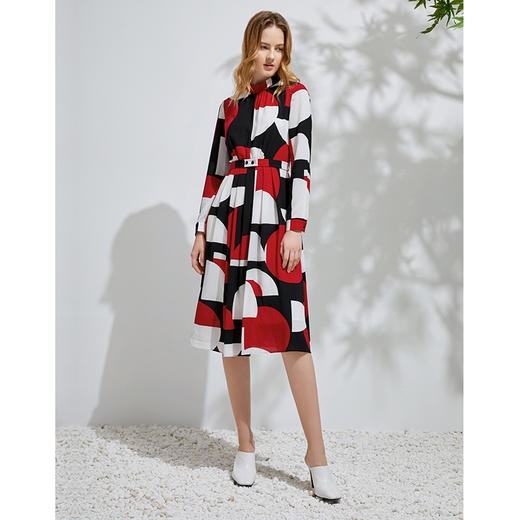 EITIE爱特爱春季新款气质半高领时尚几何撞色印花收腰连衣裙6107801 商品图1