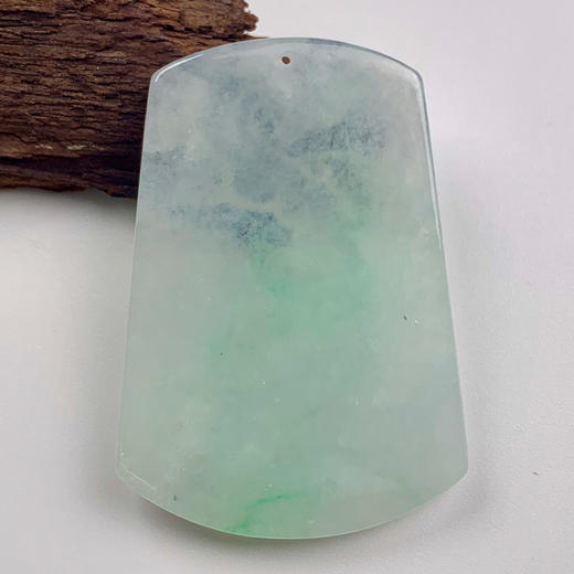 派瑞翡翠 翡翠龙牌挂件 糯种 飘绿花 商品图1