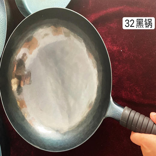 【章丘铁锅传代黑锅 】纯手工锻打铁锅 密度增加 更不易粘锅 除了送锅盖外，还送价值99元的铁锅必备3件套（铁勺、铁铲、刷竹） 送配双耳需备注 商品图1