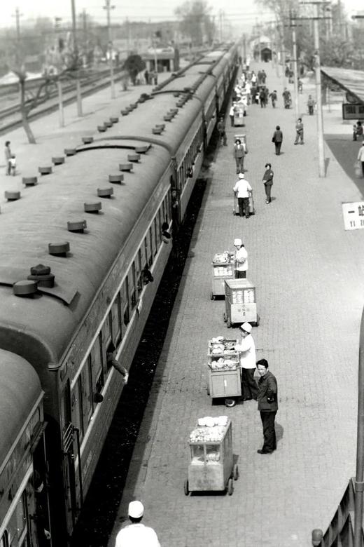 《“青”史“影”存》：叙述了新中国成立70年来青岛客运段的发展历程 商品图5