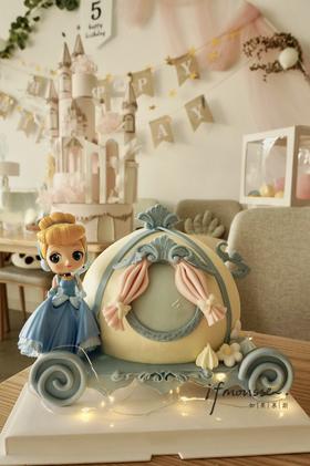 「女孩」灰姑娘的水晶车 迪士尼公主