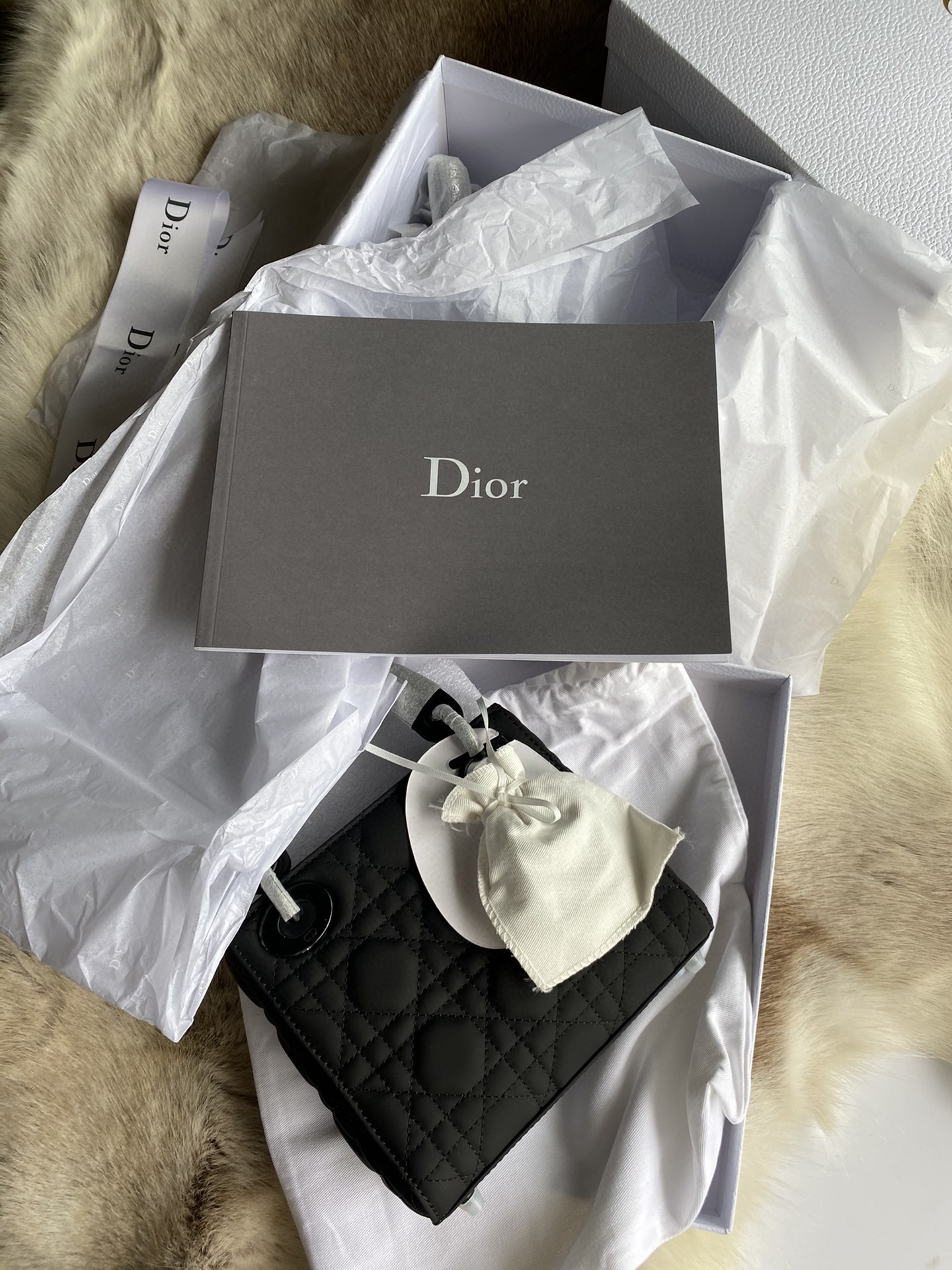 dior迪奥ladydioruitramatte2019新款磨砂黑戴妃包