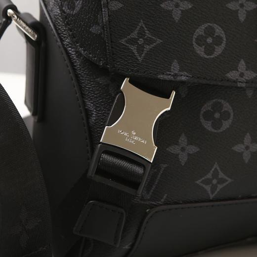 点此购买lv男士黑色老花斜跨邮差包尚166902