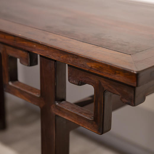 清代 红木独板拐子纹打洼小画桌 商品图2