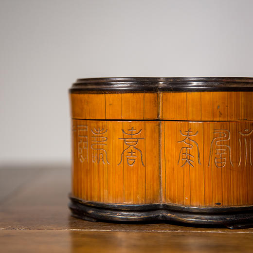 清代  竹制海棠形福寿纹盖盒 商品图1