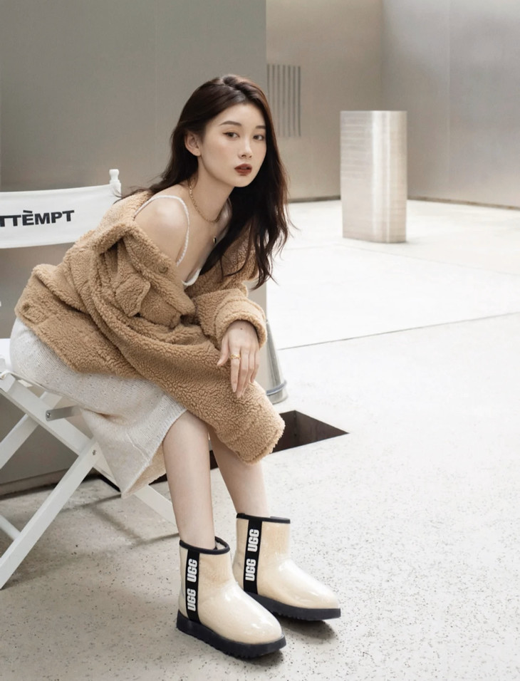 现货宝藏防水ugg周冬雨同款classicclearmini果冻靴