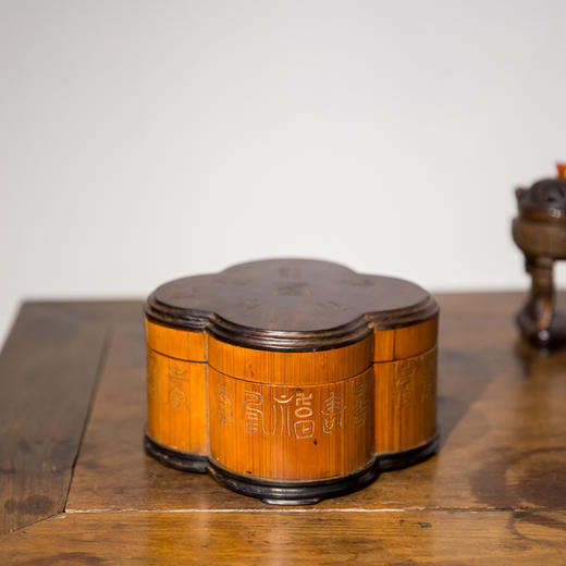 清代  竹制海棠形福寿纹盖盒 商品图0