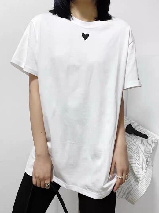 kimhekim 小众设计领口黑桃心袖口字母logo印花短袖t