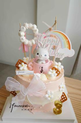 「女孩」小花粉兔子