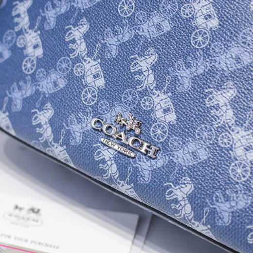 秋冬特价💰460 COACH蔻驰 女士经典马车图案双拉链相机包91109 彩色宽肩带，马车标印花，超大容量。整体造型青春洋溢，潮极了！尺寸：24*15*8cm 商品图4