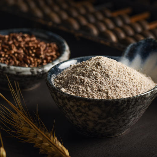 山东石磨黑全麦面粉 优质粗粮  麦香纯正 有嚼劲的面食     500g/袋 商品图5