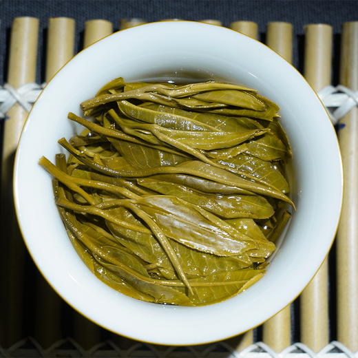 【大师系列】【瑶族公主】2020年普洱茶生茶茶叶云南易武700年古树纯料茶饼357g 商品图3